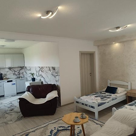 Matija Airport Apartment Mitrovici  Exterior foto