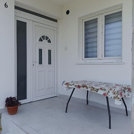 Matija Airport Apartment Mitrovici  Exterior foto