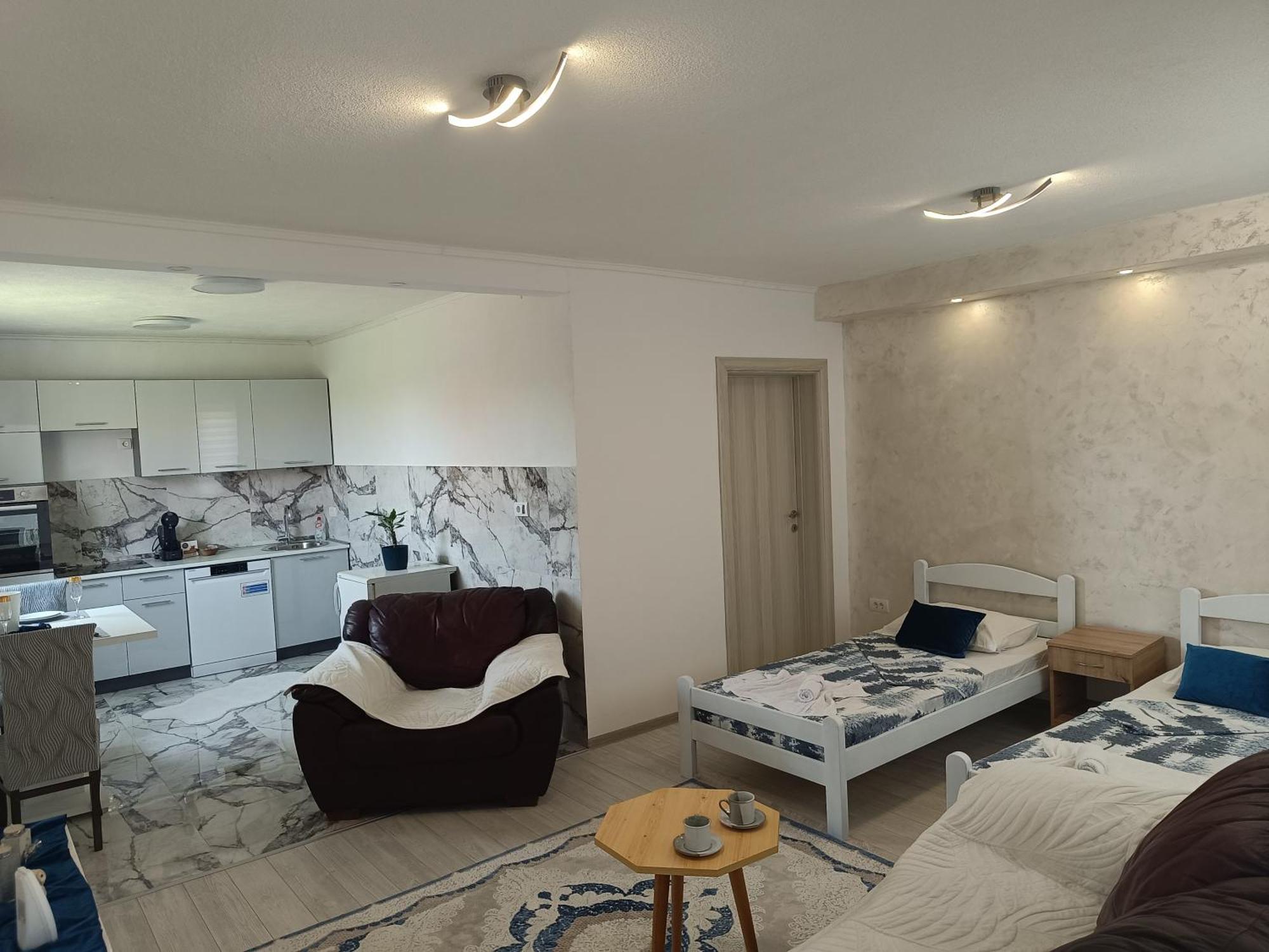 Matija Airport Apartment Mitrovici  Exterior foto