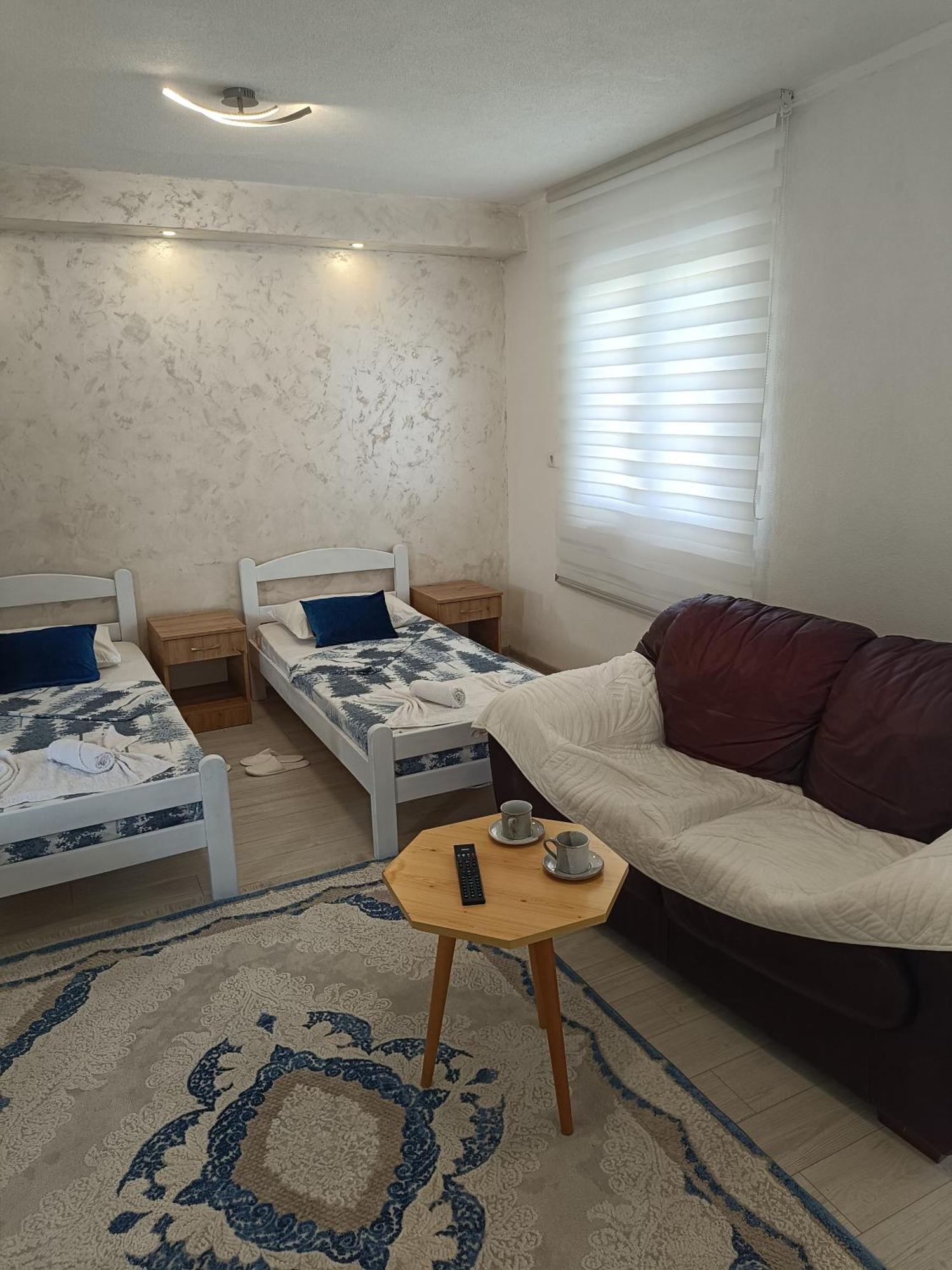 Matija Airport Apartment Mitrovici  Exterior foto